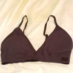 Danskin Womens Purple Medium Padded Sports Bra. Comfortable, Adjustable